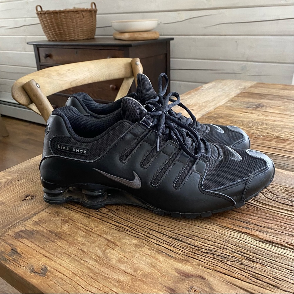 Black Nike Shocks